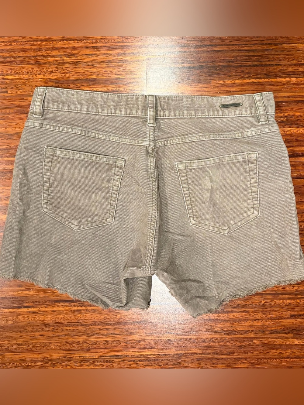 Carve Designs Tan Oahu Corduroy Dogtown Shorts Size 4 with 4” inseam coastal - Picture 6 of 7
